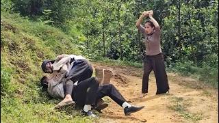 Download lagu Hue risked her life to save Dung from a stranger behaving strangely. mp3