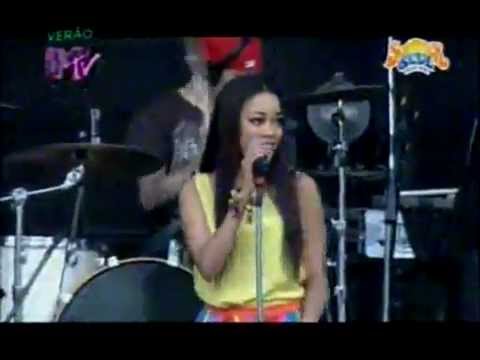 Dionne Bromfield - Intro / Move a Little Faster (Live at Summer Soul Festival, Brazil)