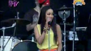 Dionne Bromfield - Intro / Move a Little Faster (Live at Summer Soul Festival, Brazil)