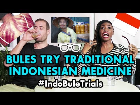 #IndoBuleTrials: Bules Try Traditional Indonesian Medicine - Jamu and Kerok!