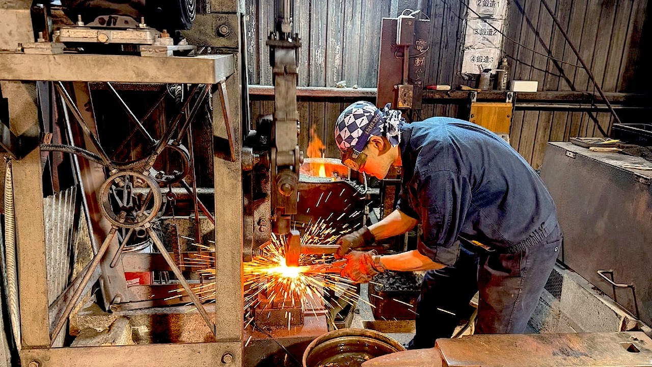 Why Japanese Knives are the Best: Incredible Skills of a Japanese Master