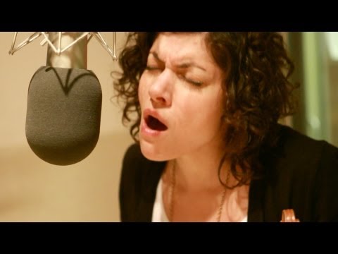 Carrie Rodriguez performs 'I Cry For Love'