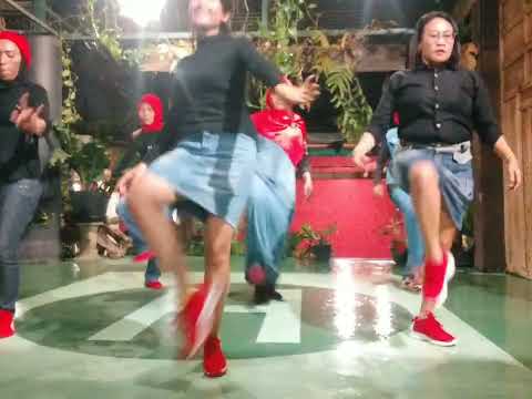 Mamma Mia 2022 Line Dance Choreo #HantosDjay Demo #AmrazDance by #VeeTrias #Beginner