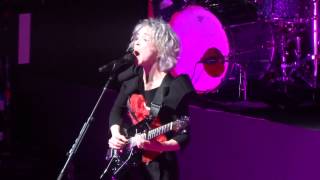 St. Vincent - Surgeon (HD) Live In Paris 2014
