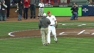 SF@CIN Gm3: Tom Browning throws the first pitch