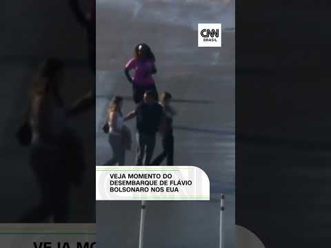 Veja momento do desembarque de Flávio Bolsonaro nos EUA