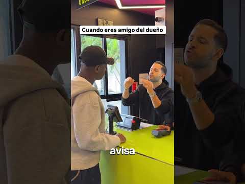 Me escondí de mi amigo en mi propio restaurante… y cuando pagó pasó esto 😳