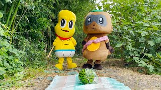 猛暑に着ぐるみでスイカ割りしたら最高にうまい説。 猛暑に着ぐるみでスイカ割りしたら最高にうまい説。