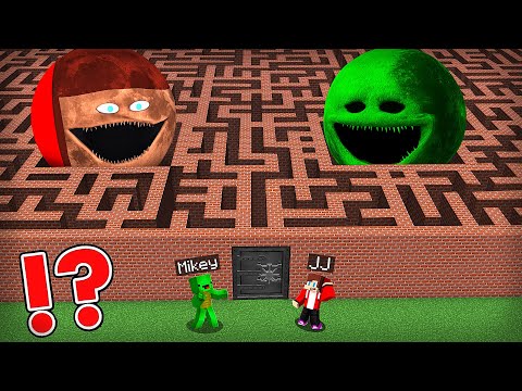JJ and Mikey Escape from MOON WAKES UP MAZE in Minecraft Challenge - Maizen