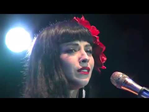 Homenaje de Mon Laferte  a Juan Gabriel Amor Eterno