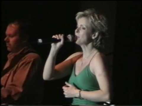 Iveta Bartošová-DEJ MI RUKU (LIVE-2004)