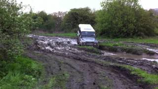 preview picture of video 'Land Rover Defender 110 200TDi off road at Silverdale'
