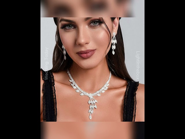 Vídeo relacionado con Diamday 4Pcs Mujer Conjunto de Joyas de Boda Collar en Capas Pendientes Colgantes Pulsera de Diamantes de Imitación Anillo Ajustable Joyas de Cristal Plata Dama de Honor Fiesta de Noche para Mujeres
