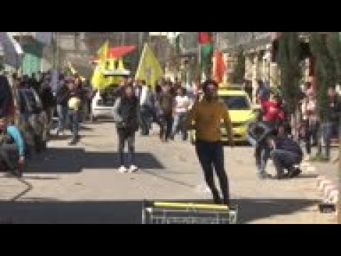 Palestinians clash with Israeli forces in Hebron