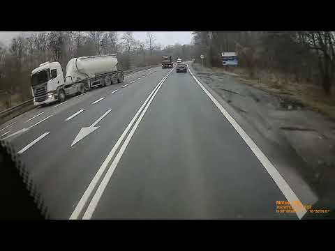 Zawracanie na DK88  27.01.2023