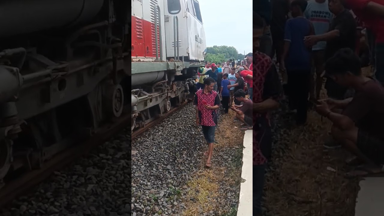 LOKOMOTIF CC 203 01 07 YK TERJADI TABRAKAN DENGAN TRUK DAN ANJLOK #shorts