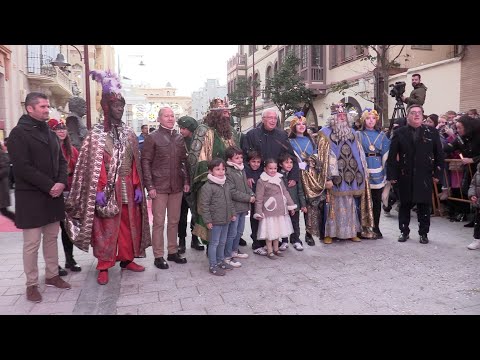 La lluvia y el viento no logran deslucir la Cabalgata de Reyes