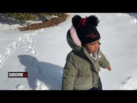 Home Reno | The floors are in | BATHROOM IS ALMOST DONE ! 😍