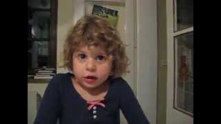 3-Jährige singt ihre Eigenkreation von Kinderlied 'Die Maus auf Weltraumreise'