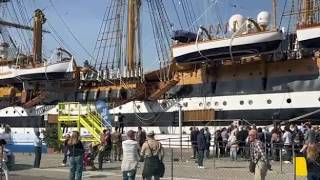 Ravenna, in migliaia ad ammirare l'arrivo della nave Amerigo Vespucci nel porto