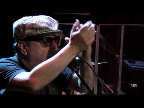 Los Lobos- "Don't Worry Baby" (eTown webisode #633)