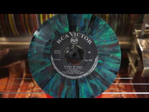 Jonnie's Jukebox Plays: It Feels So Right - Elvis Presley 1960. Multicolour Vinyl 45rpm Record