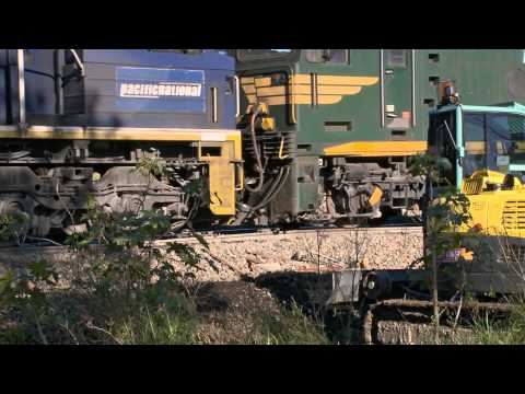 Coal train passes over broken rail part 1 - Trains and Railways in Australia - PoathTV
