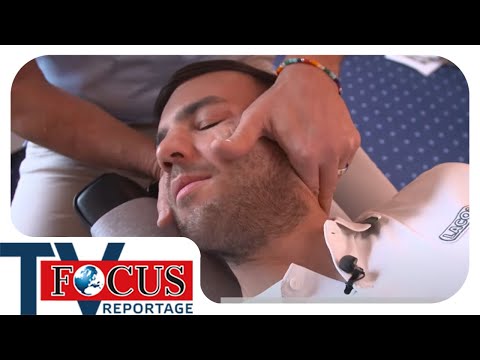 "Knochenbrecher" bei der Arbeit - Wenn Chiropraktiker einrenken | Focus TV Reportage