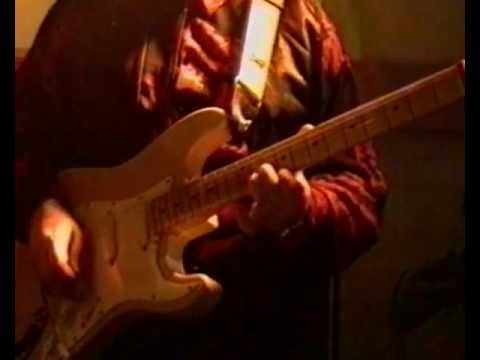 Sari nande by Dixie Aces