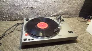 Video thumbnail for DEMO OF VINTAGE TECHNICS SL-1800 TURNTABLE FOR SALE by SOHOAUCTION