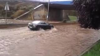 preview picture of video 'Balsa de agua en la carretera de Zafra-Jerez de los Caballeros 9/10/2014'