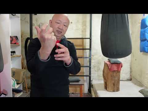"Mastering Essential Iron Palm Techniques: Unveiling the Power of Precision Training!" 铁砂掌训练---熬掌（一）