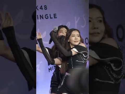 "Make Noise" Noey BNK48 [Fancam 4k] : Roadshow 12th single Central Chaingmai Airport 18 Sep 2022