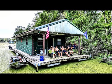 Houseboat Fun with Friends! Cooking Alligator Sauce Piquante, Catching Frogs and Catfish!