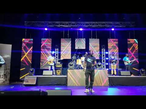 Nicholas Zakaria and khiama Boys doing sound check (Pan'Ono Pan'Ono)