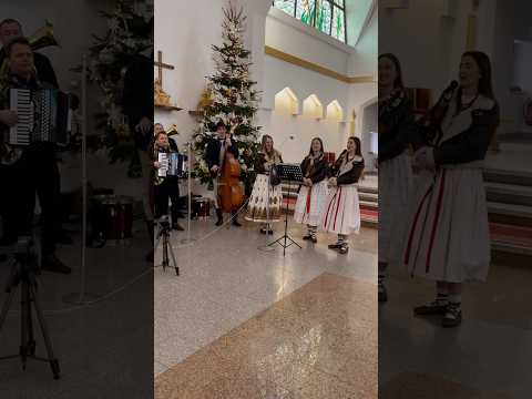 Kapela Na obyrtke & Szalony Drużba Show ❄️🤍 #kolędowanie #show #duet