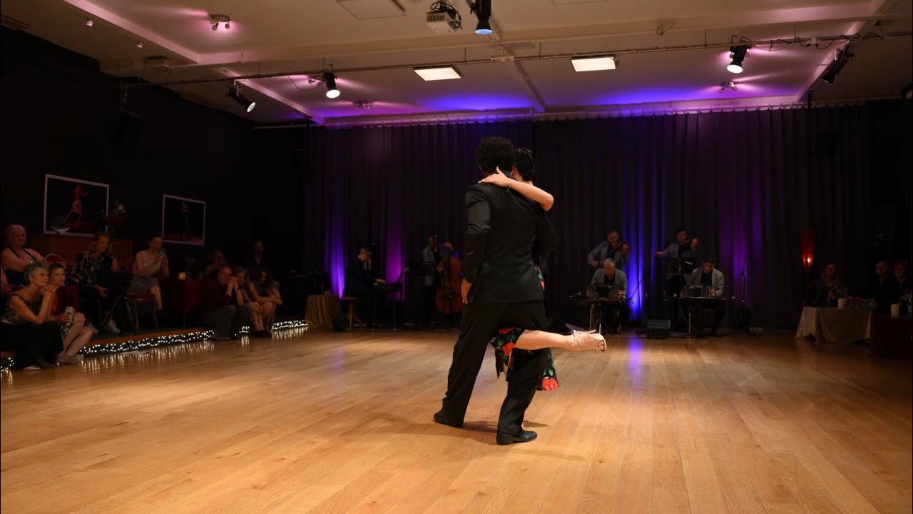 Video thumbnail for Silvina Tse y Julio Alvarez: E.G.B. Orquesta Tipica Misteriosa Buenos Aires