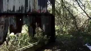 preview picture of video 'rickety , derelict old corrugated iron dutch barn'