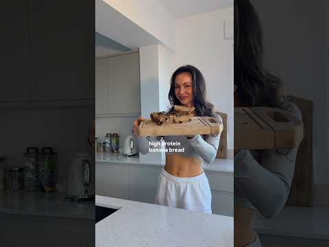 the best high protein snack! banana bread 🫶🏻