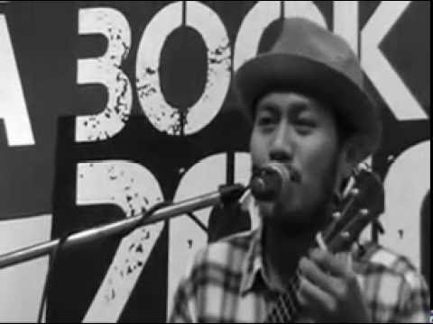 Somewhere Over The Rainbow by Singto Numchok