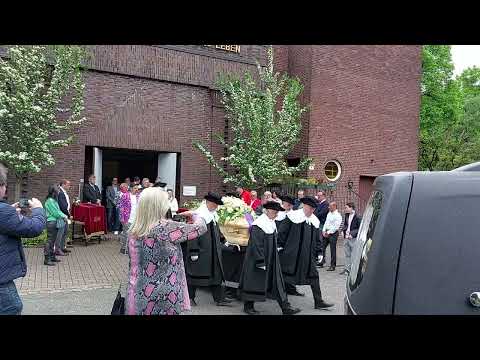 Schon wieder macht ein Guter den Abgang!Hans -Herbert mach es gut! Nur der HSV!!