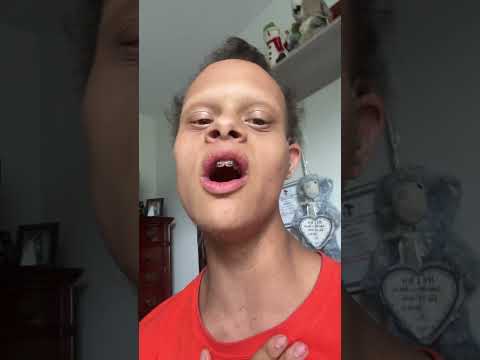 Catrien sings her original song Erase you with an incredible voice that captivates everyone.