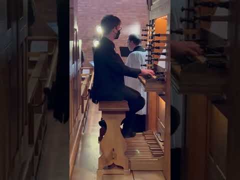 Congregational singing of “Christ lag in Todesbanden” with improvised accompaniment