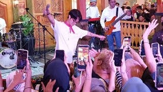 Download lagu Dikta Wicaksono live at Aeon Mall Tanjung Barat (03) - Harusnya Bersama mp3