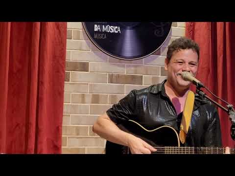 Moyseis Marques em "Ao Nosso Amor Maior" e "Princípio do Infinito"