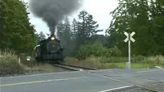 preview picture of video 'Chehalis & Centralia RR #15 highballing a crossing'