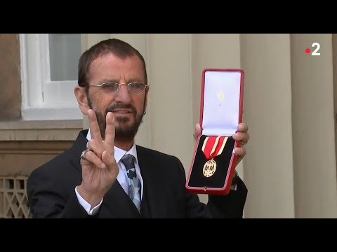 Les Beatles Ringo Starr anobli par le prince William