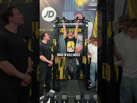 TESTUJĘ SIŁĘ CHWYTU LICEALISTÓW