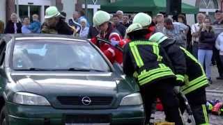 preview picture of video 'Freiwillige Feuerwehr Schömberg Übungseinsatz schwerer Verkehrsunfall mit eingeklemmten Oersonen'