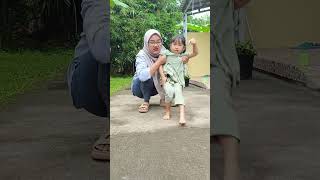 Download lagu Sendal adek dipake ayam 🐓 #funny #shorts mp3